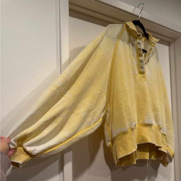 Women’s Urban Outfitters Yellow Knit Top - Picture 4 of 11